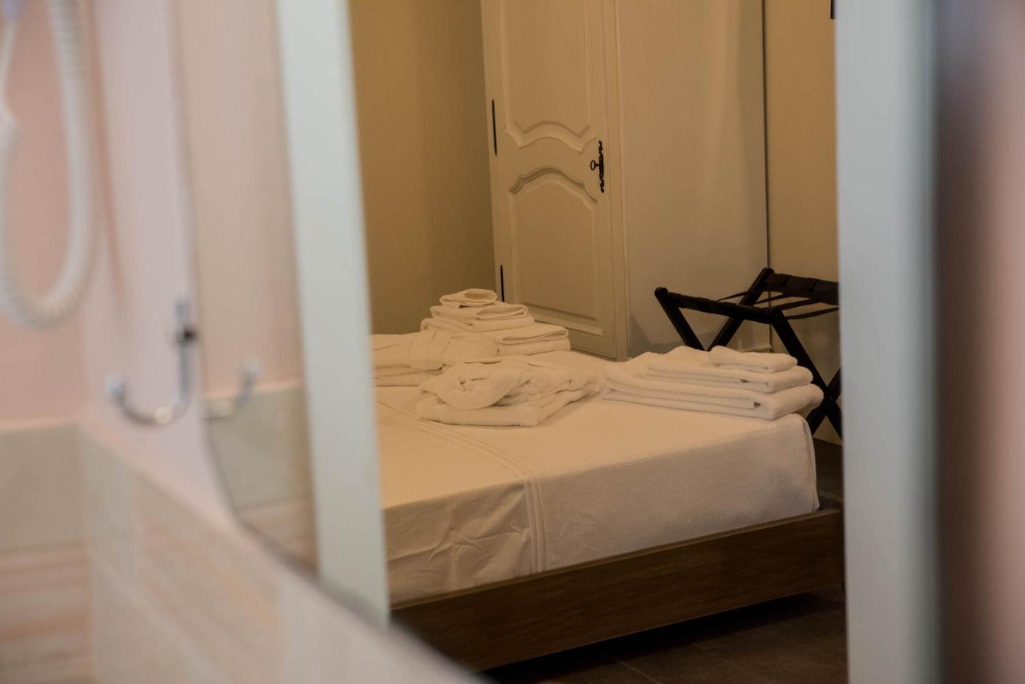 Kyria Boutique House Aparthotel Атина Екстериор снимка